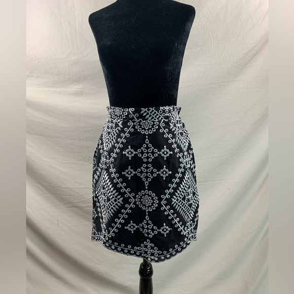 Eyelet Embroidery Detail Asymmetrical Hem Skirt - Picture 6 of 10